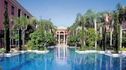 Piscina exterior del resort malagueño de golf Villa Padierna Palace Hotel