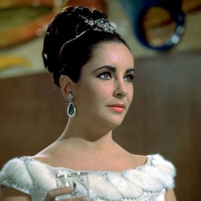 Elizabeth Taylor, con joyas de Bulgari.