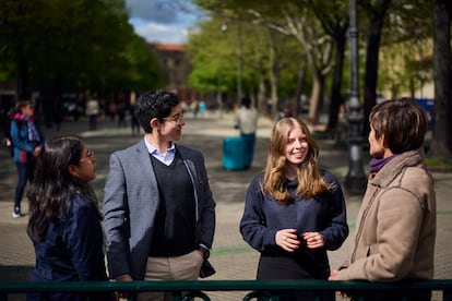 Desde la izquierda, Carla Ruiz, Alberto Merizalde, Daniela Donos y Miren Ausín, en Pamplona.