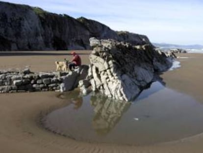 'Flysch' rock structure on Itzurun Beach in Zumaia