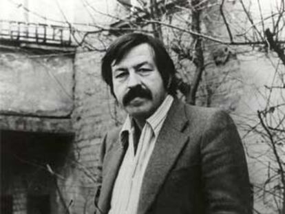 El escritor consiguió el Premio Nobel de Literatura en 1999.