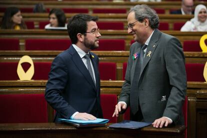 Pere Aragonès i Quim Torra al Parlament en una imatge d'arxiu.