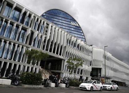 Fachada de la sede corporativa del BBVA, en Madrid. EFE/MARISCAL