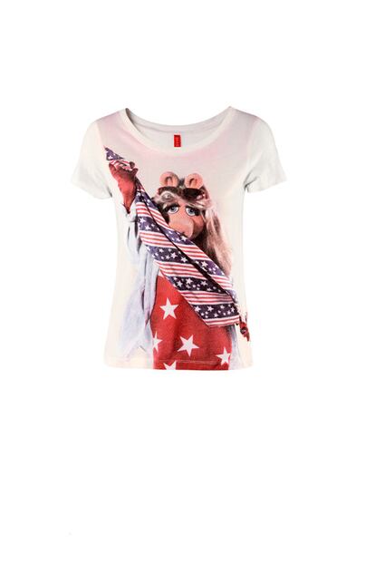 ¿Te encandilaron las camisetas de Peggy de Pinko? En H&M tienes la alternativa económica por 14, 95 euros.