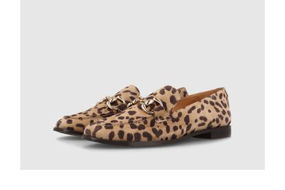 Lodi apuesta por el animal print para aportar un extra de actitud a tu rutina en la ciudad con estos mocasines que se convertirán en el centro de atención.