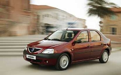 El Logan se comercializará en algunos mercados con la marca Dacia, un fabricante rumano de automóviles adquirido por Renault que ha sido clave en el desarrollo del modelo.