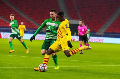 Ousmane Dembélé ante el Ferencváros en el Puskás Aréna de Budapest