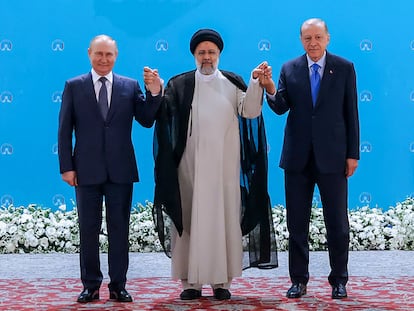 Desde la izquierda, Putin, Raisi y Erdogan, este martes en Teherán.