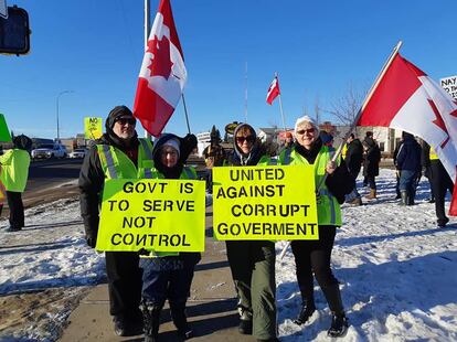 Un grupo de 'chalecos amarillos' canadienses.