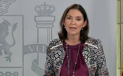 La ministra de Industria, Comercio y Turismo, Reyes Maroto, durante una conferencia de prensa en La Moncloa. 