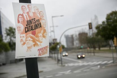 Carteles electorales de Carles Puigdemont en la zona de Bellvitge, Barcelona.