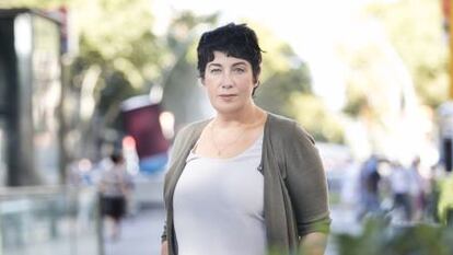 La escritora Joanne Harris publica su último libro, ‘El perfume secreto del melocotón’.