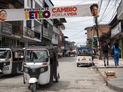 Una valla de publicidad política a la campaña de Gustavo Petro y Francia Márquez en el casco urbano de Guapi, el 23 de junio de 2022.