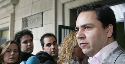 Agust&iacute;n Pav&oacute;n, tras declarar en el juicio celebrado en 2006.