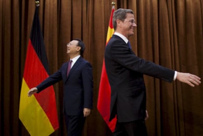 Guido Westerwelle (dcha,) y Yang Jiechi, hoy en Pekín