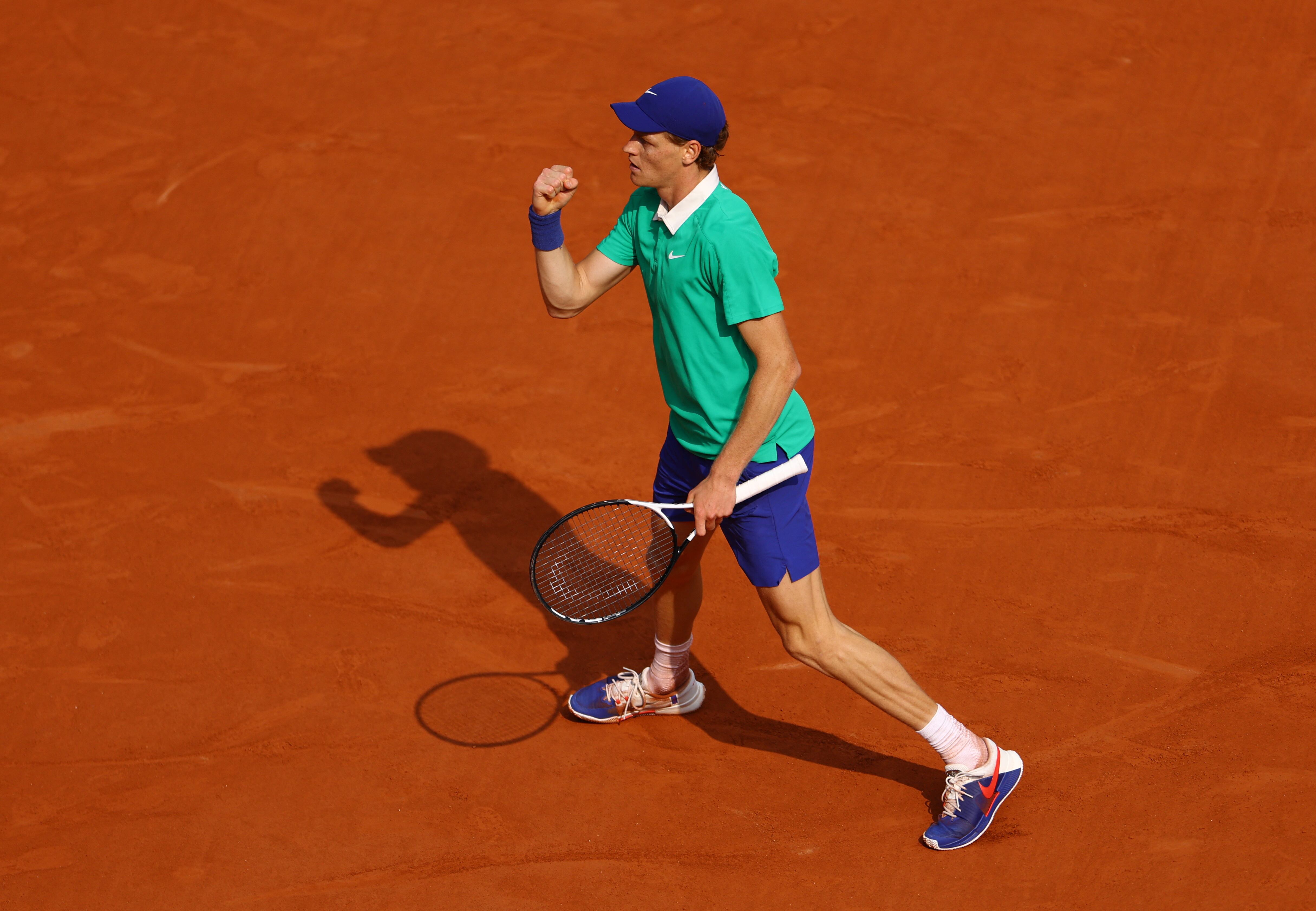 Sinner - Alcaraz, la final de Roland Garros en directo | Sinner gana el segundo set en el ‘tie-break’ (7-6(4)) y deja a Alcaraz sin margen de error