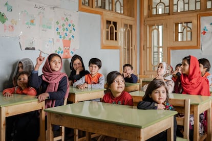 Los hijos de las pacientes en el 100-bed National Center for the Treatment of Addiction for Women and Children (Centro Nacional de Tratamiento de Adicciones para Mujeres y Niños con 100 camas) reciben clases.