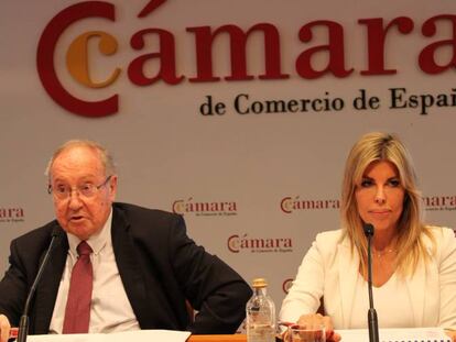 El presidente de la Cámara de Comercio de España, José Luis Bonet, y la Directora General de Sigma Dos, Rosa Díez, durante la presentación del estudio sobre clima empresarial en España. 