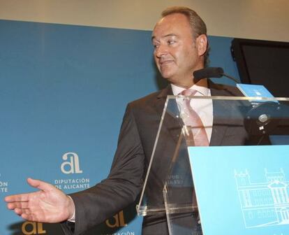 El presidente de la Generalitat Valenciana, Alberto Fabra, durante la rueda de prensa de ayer.