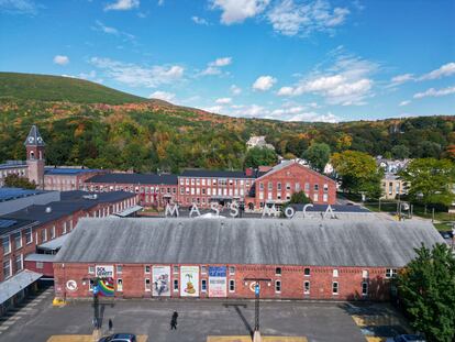 Vista aérea del Massachusetts Museum of Contemporary Art (MASS MoCA), en el pueblo de North Adams (EE UU).