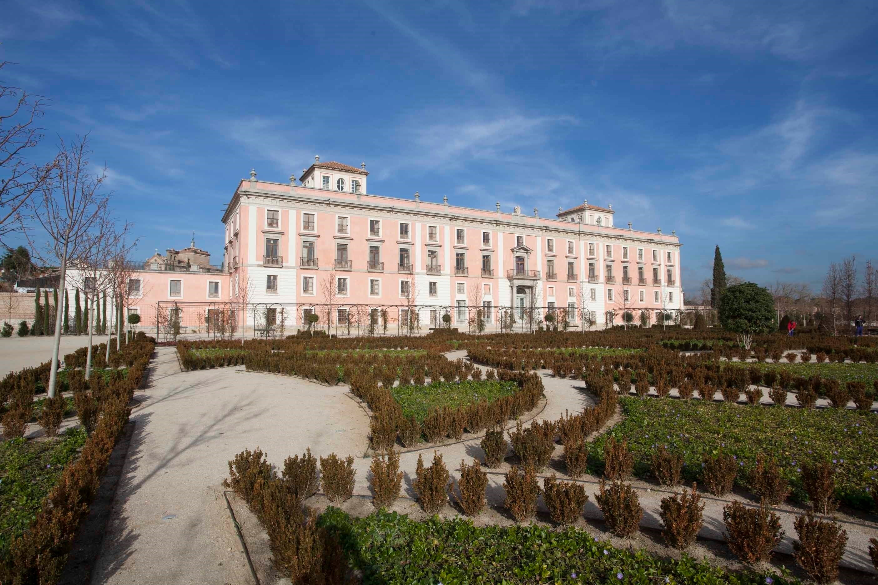 Polémica en Boadilla por la mega fiesta que la influencer María Pombo convoca en el Palacio del infante Don Luis 