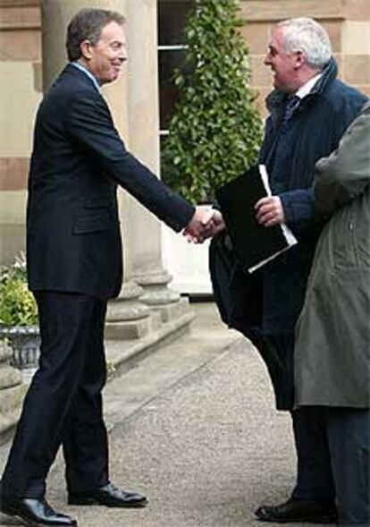 Blair recibe a Ahern en el castillo de Hillsborough.
