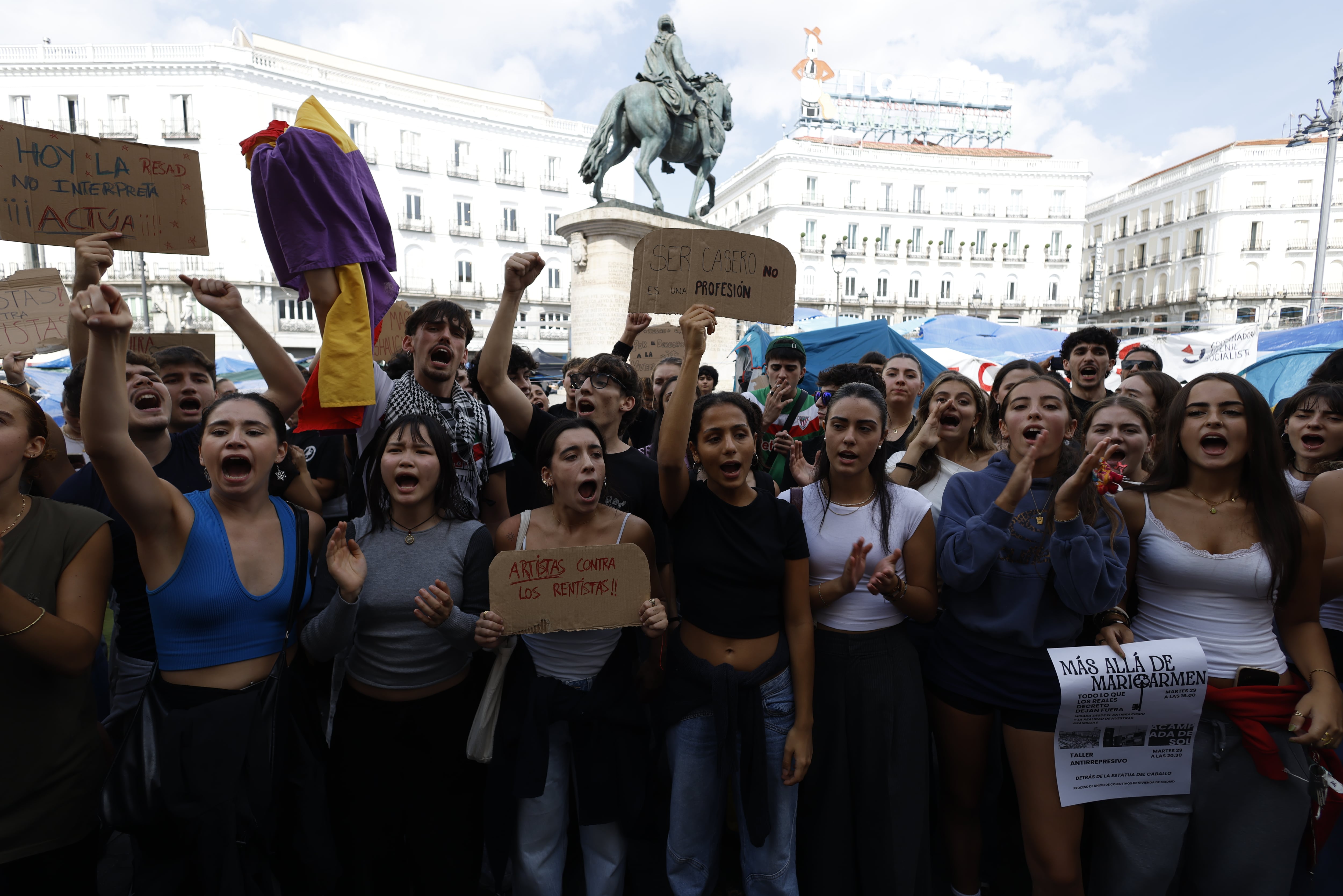 Grupos de ultraderecha se organizan en redes sociales para asaltar la Puerta del Sol y desalojar a los activistas