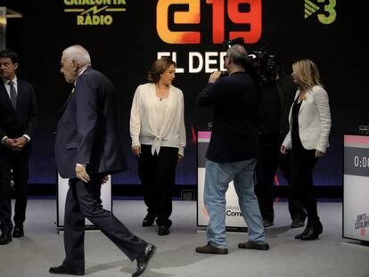 En el debat de TV3 Colau va optar per una americana de seda i Valls per una americana amb un patronatge qüestionable.