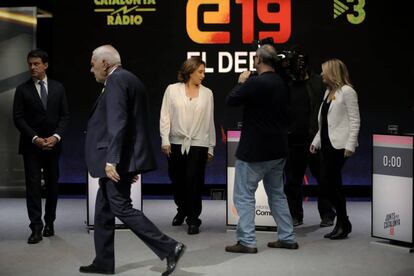 En el debat de TV3 Colau va optar per una americana de seda i Valls per una americana amb un patronatge qüestionable.
