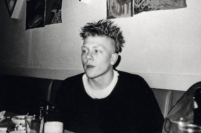 Jon Gnarr, en 1986, cuando era anarquista y se codeaba con el movimiento punk. Luego se volvió antisistema y se hizo alcalde.