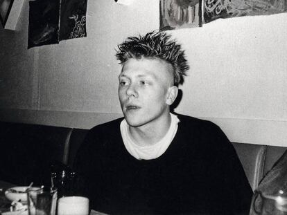 Jon Gnarr, en 1986, cuando era anarquista y se codeaba con el movimiento punk. Luego se volvió antisistema y se hizo alcalde.