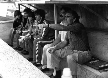 Pedro Mari Zabalza, en primer plano, durante un partido.