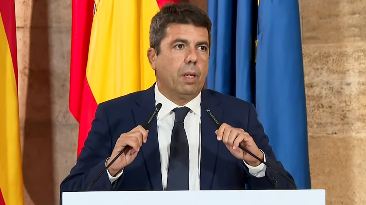 El líder valenciano no aclara la fórmula de su salida, ni los plazos | La comparecencia coincide con la cita de la periodista Maribel Vilaplana ante la jueza de Catarroja 