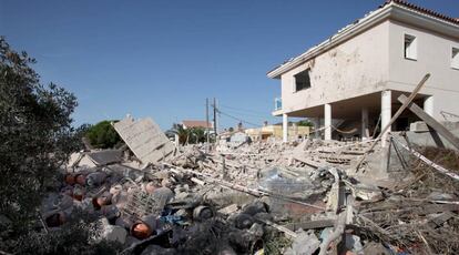 Casa de Alcanar (Tarragona), donde el grupo terrorista que atentó en La Rambla de Barcelona almacenaba productos para explosivos, tras la deflagración en agosto de 2017.