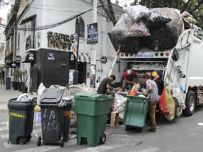Ciudad de México genera casi 13.000 toneladas de basura, entre ellas, desechos plásticos.