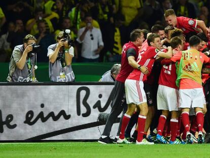 Los jugadores del Bayern celebran el t&iacute;tulo ante el Borussia Dortmund.
 
 