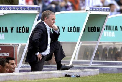 Javier Clemente, en el banquillo durante el partido ante el Getafe.