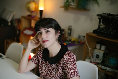 La escritora Aura García-Junco, en su casa de Ciudad de México.