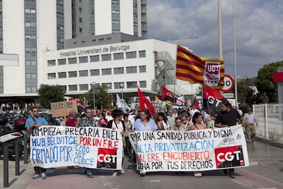 Protestas ante el hospital de Bellvitge, el pasado octubre.