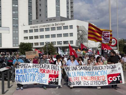 Protestas ante el hospital de Bellvitge, el pasado octubre.