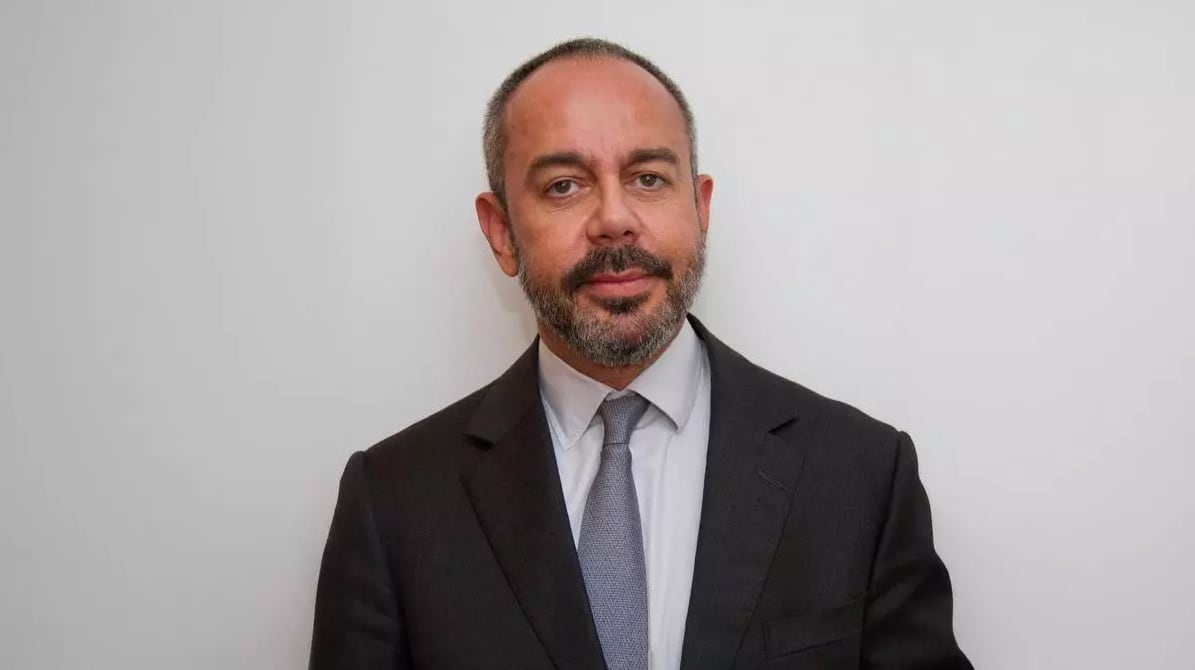 El inversor mexicano David Martínez se desprende de un 1,5% del Banco Sabadell y mantiene un 2% tras el conflicto por la opa