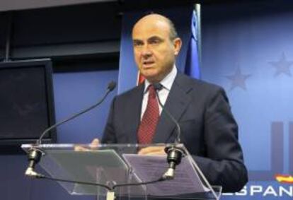 El ministro de Economía español, Luis de Guindos, durante una rueda de prensa tras una reunión de ministros de Economía y Finanzas de la Unión Europea (Ecofin). EFE/Archivo