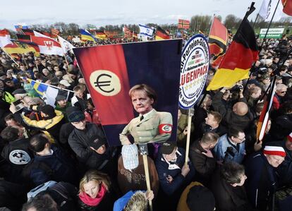 Manifestación del movimiento islamófobo Pegida contra la islamización de Occidente, en Dresde, Alemania.