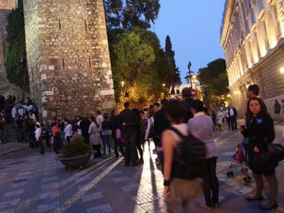 Colas para entrar a la Alcazaba durante la Noche en Blanco de 2011.