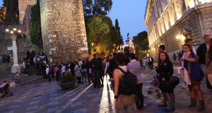 Colas para entrar a la Alcazaba durante la Noche en Blanco de 2011.