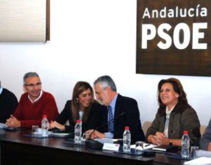 Miguel Ángel Vázquez, Susana Díaz, José Antonio Griñán y Rosa Torres, en la reunión del PSOE andaluz esta mañana.