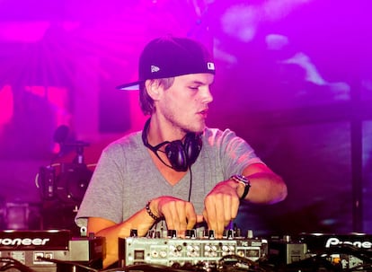 El productor y DJ Avicii actúa en directo en Nueva York, el 1 de octubre de 2013.