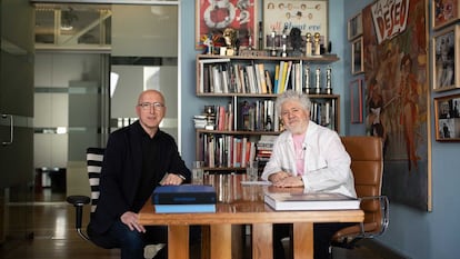 Óscar López entrevista a Pedro Almodóvar en Página 2, emitido en La 2