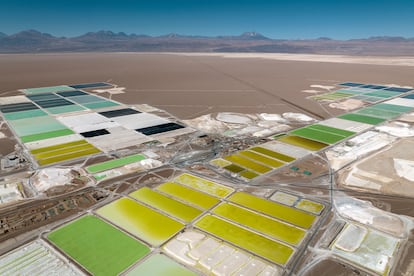 Mina de litio en el desierto de Atacama, en Salar de Atacama, Chile.