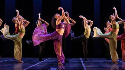 Una imagen de las '7 danzas griegas' de Bejart bailadas en Terrassa por el Ballet de Lausanne.